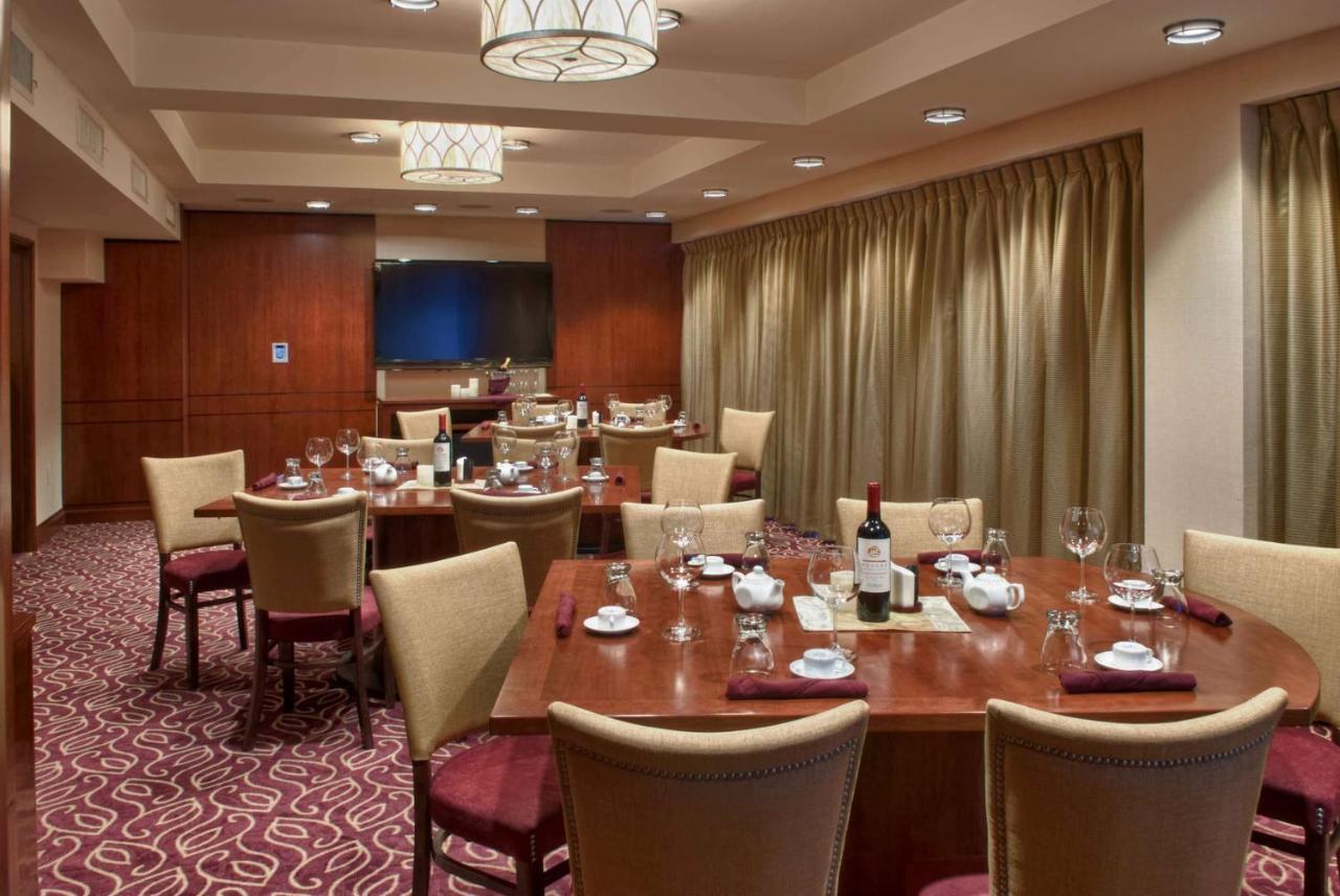 Viana Hotel And Spa, Trademark Collection By Wyndham Westbury Bagian luar foto