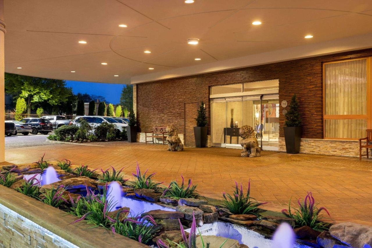 Viana Hotel And Spa, Trademark Collection By Wyndham Westbury Bagian luar foto