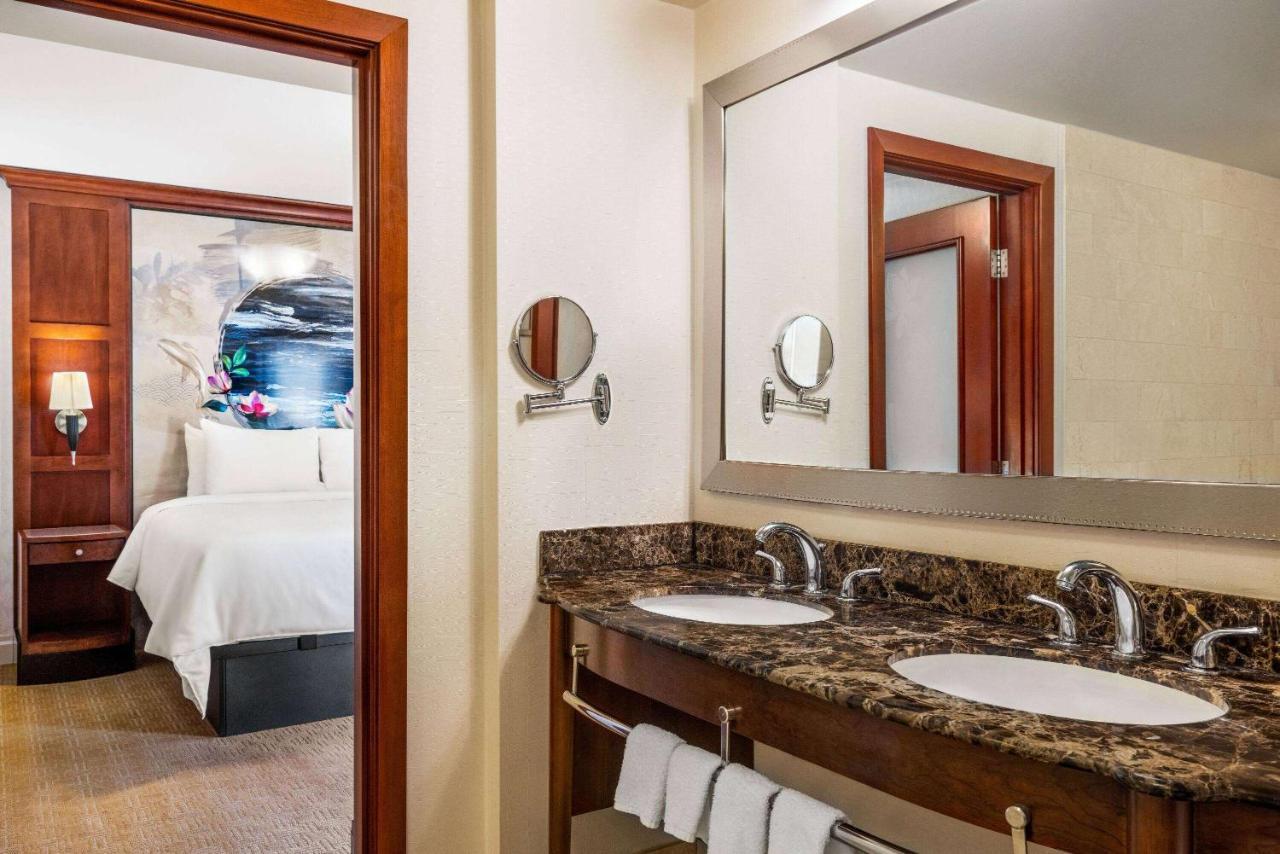 Viana Hotel And Spa, Trademark Collection By Wyndham Westbury Bagian luar foto