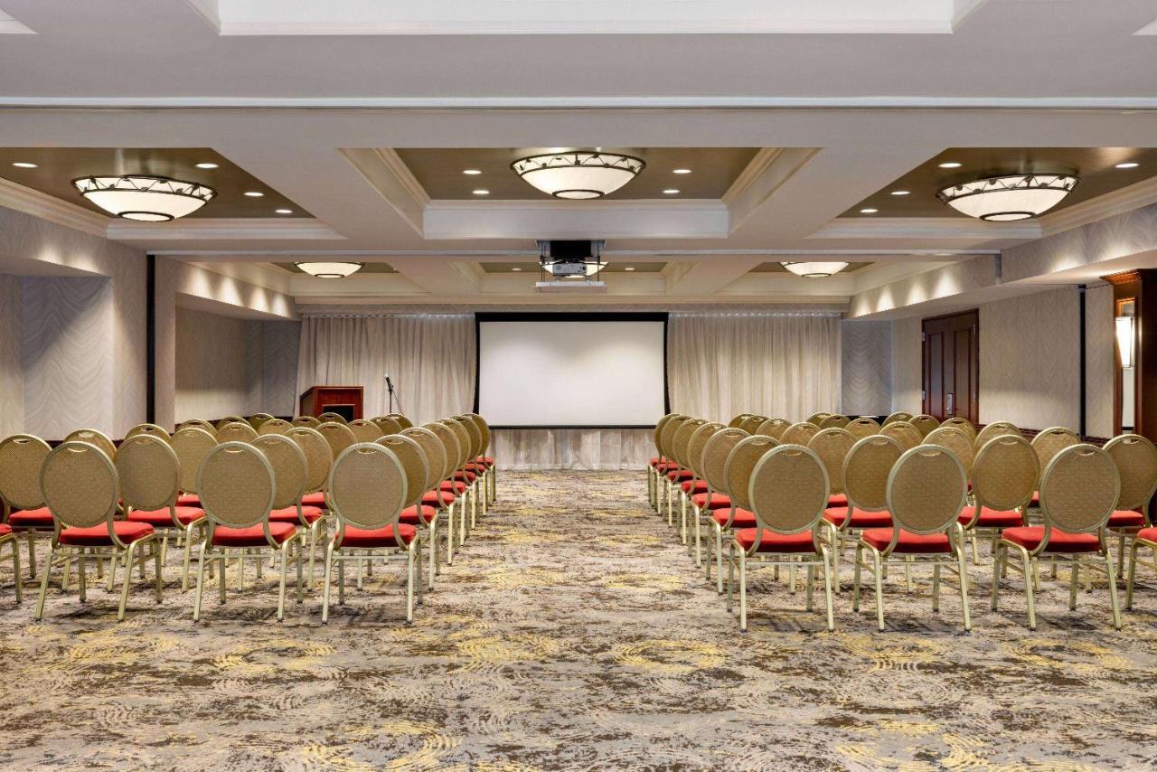 Viana Hotel And Spa, Trademark Collection By Wyndham Westbury Bagian luar foto