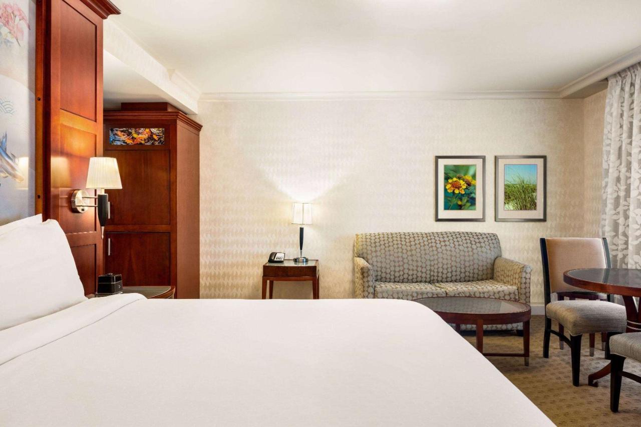 Viana Hotel And Spa, Trademark Collection By Wyndham Westbury Bagian luar foto