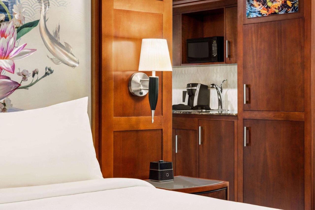Viana Hotel And Spa, Trademark Collection By Wyndham Westbury Bagian luar foto