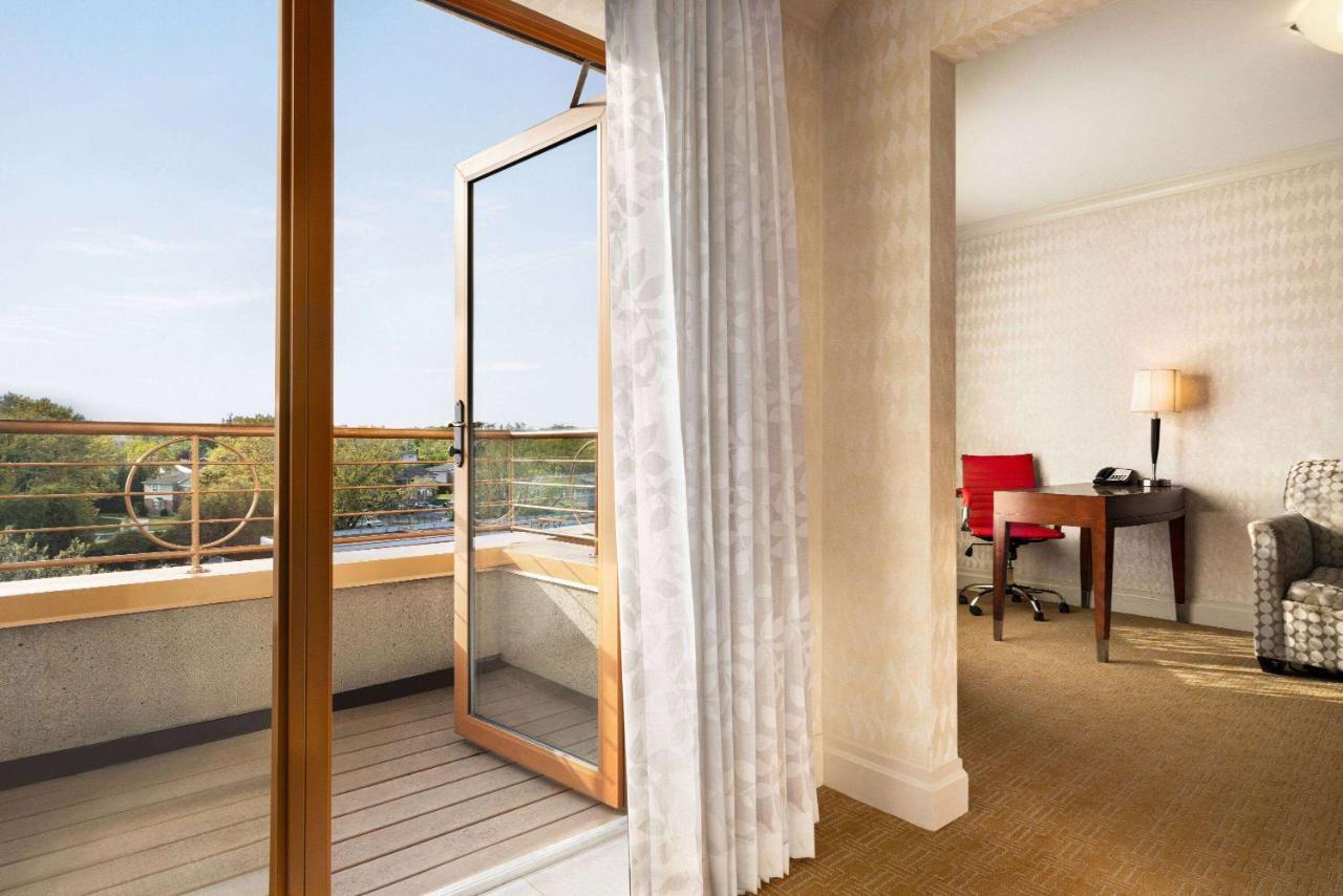 Viana Hotel And Spa, Trademark Collection By Wyndham Westbury Bagian luar foto