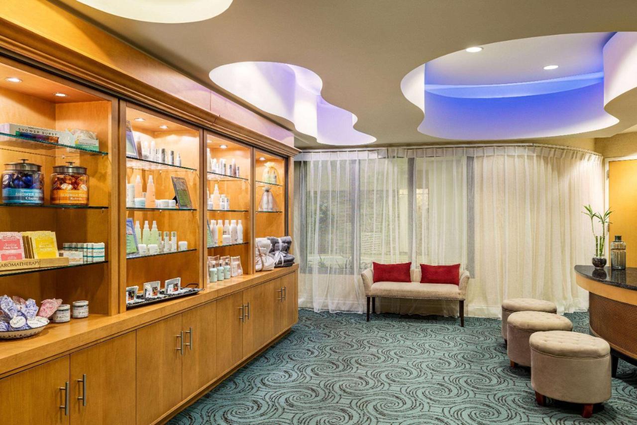 Viana Hotel And Spa, Trademark Collection By Wyndham Westbury Bagian luar foto