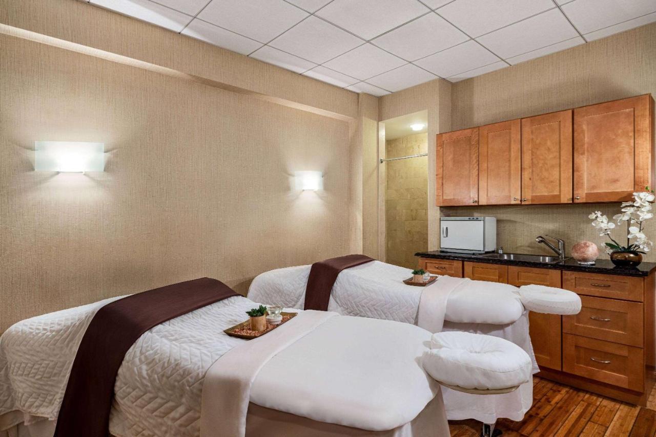 Viana Hotel And Spa, Trademark Collection By Wyndham Westbury Bagian luar foto