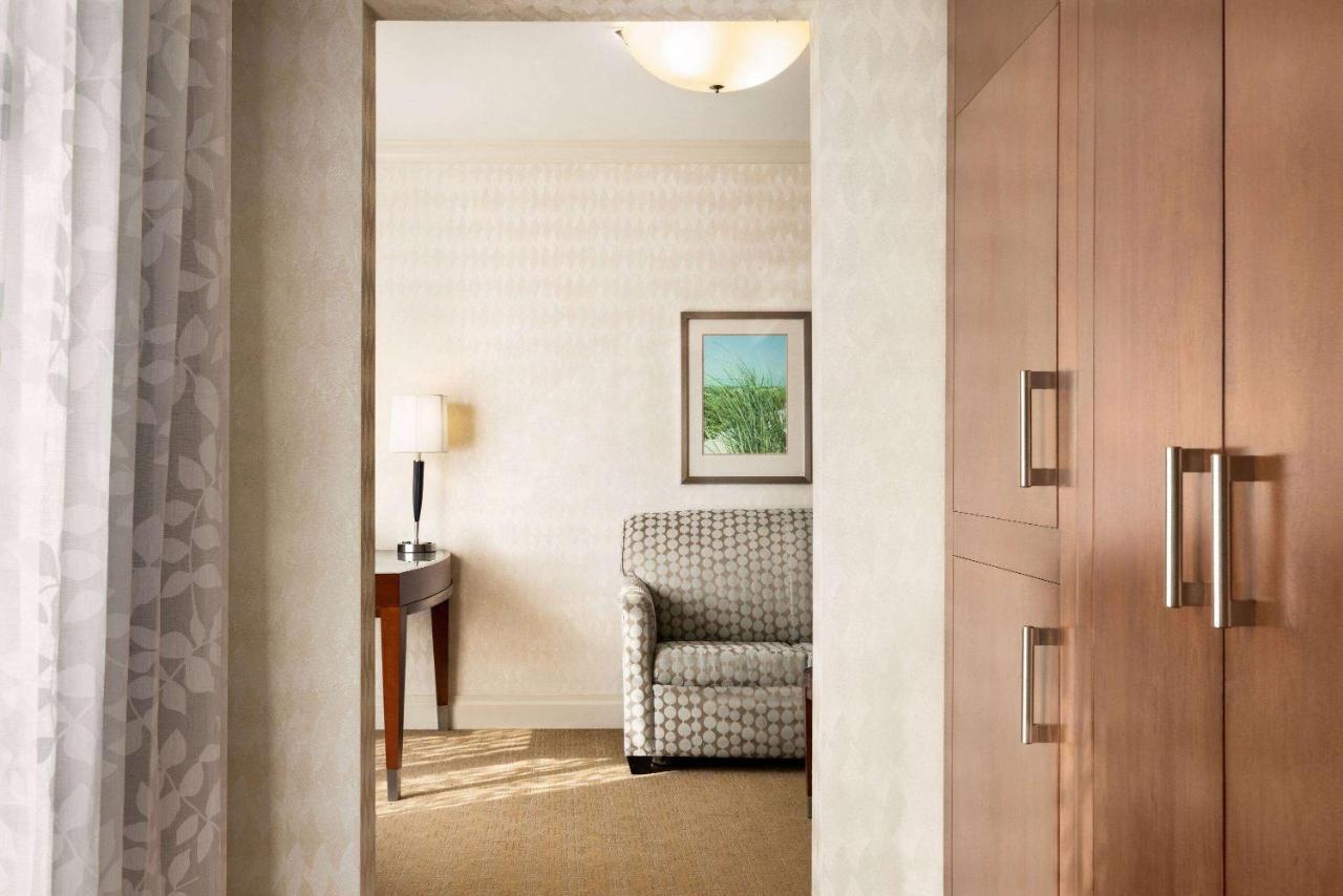 Viana Hotel And Spa, Trademark Collection By Wyndham Westbury Bagian luar foto