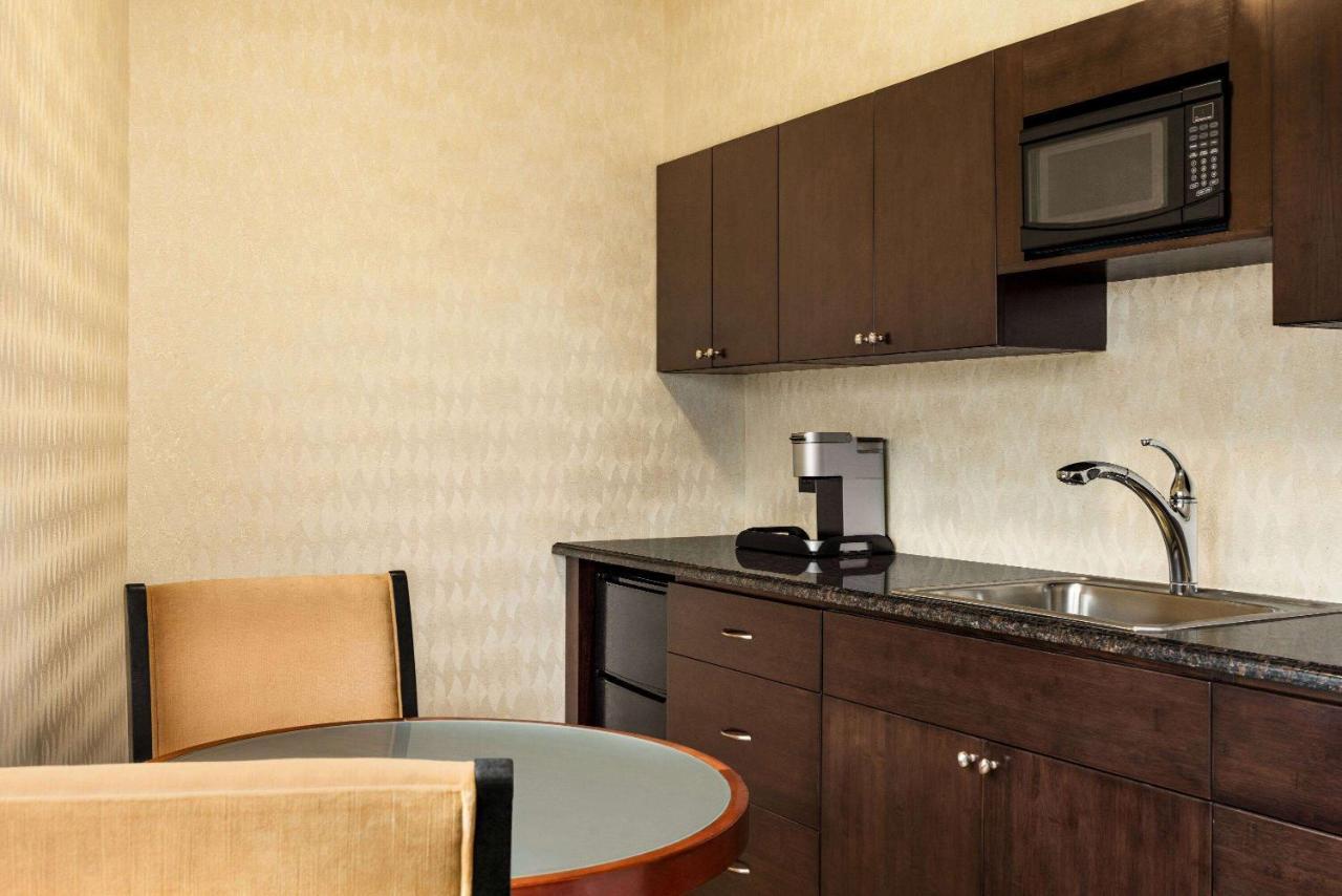 Viana Hotel And Spa, Trademark Collection By Wyndham Westbury Bagian luar foto