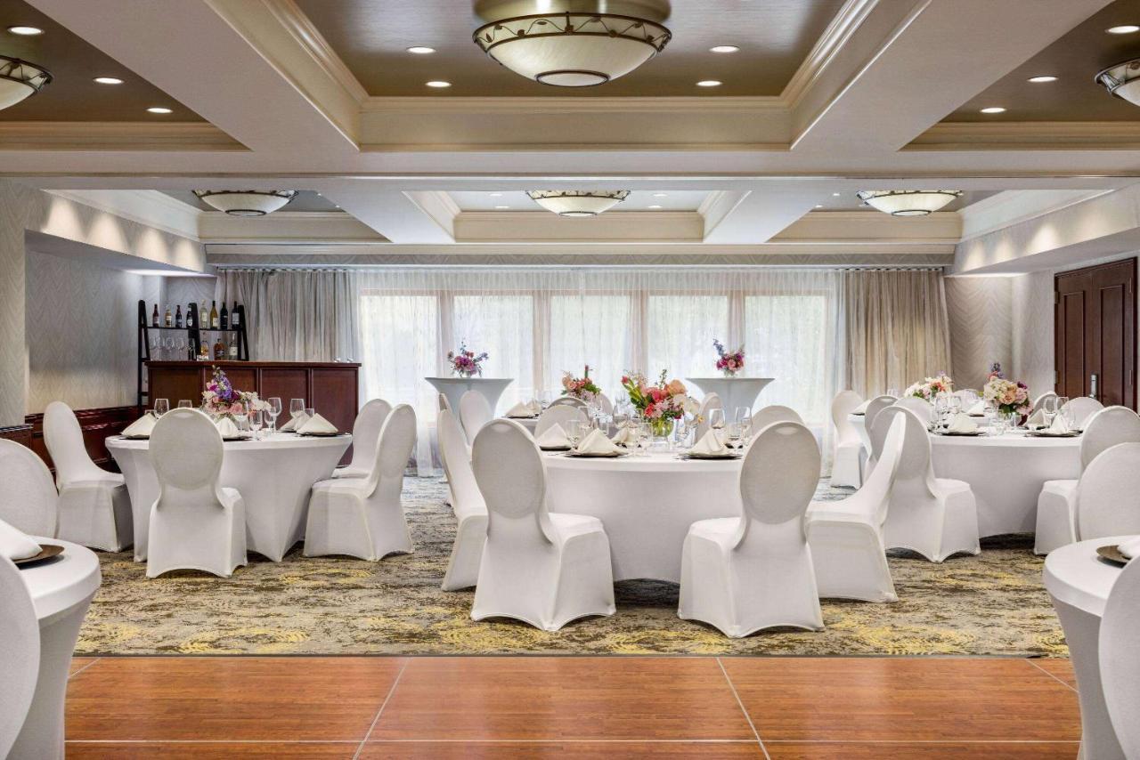 Viana Hotel And Spa, Trademark Collection By Wyndham Westbury Bagian luar foto