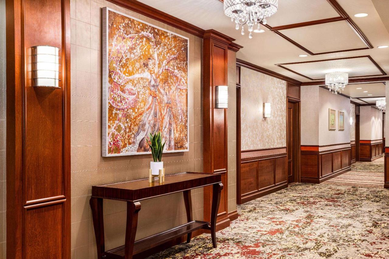 Viana Hotel And Spa, Trademark Collection By Wyndham Westbury Bagian luar foto