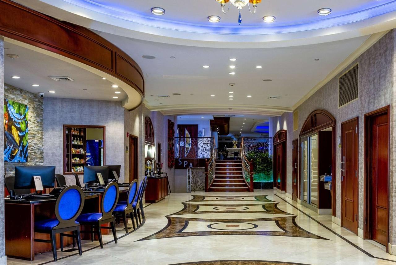 Viana Hotel And Spa, Trademark Collection By Wyndham Westbury Bagian luar foto