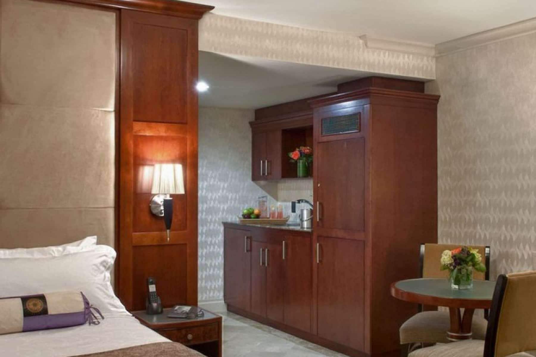 Viana Hotel And Spa, Trademark Collection By Wyndham Westbury Bagian luar foto